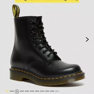 Dr. Martens 1460 Women’s Smooth Leather Lace Up Boots Air Wair sz 10. Never Worn